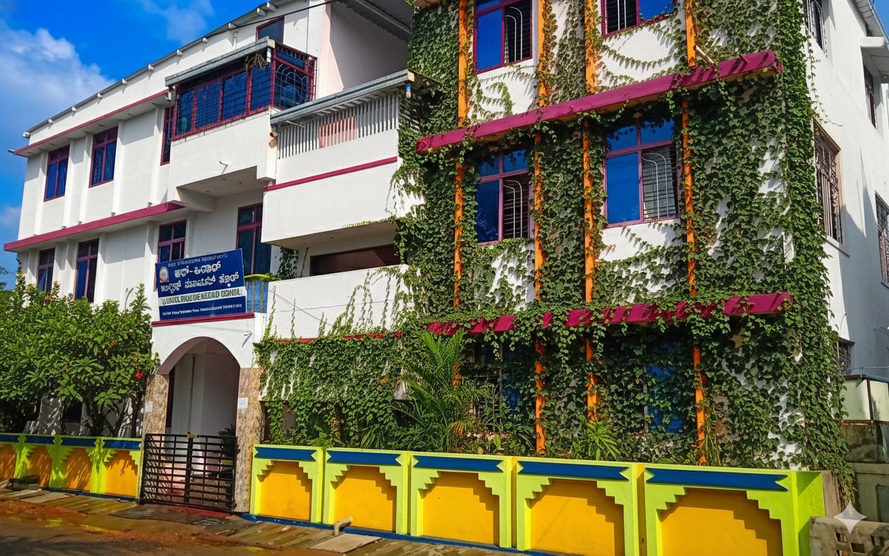 SCHOOL/COLLEGE IMAGE